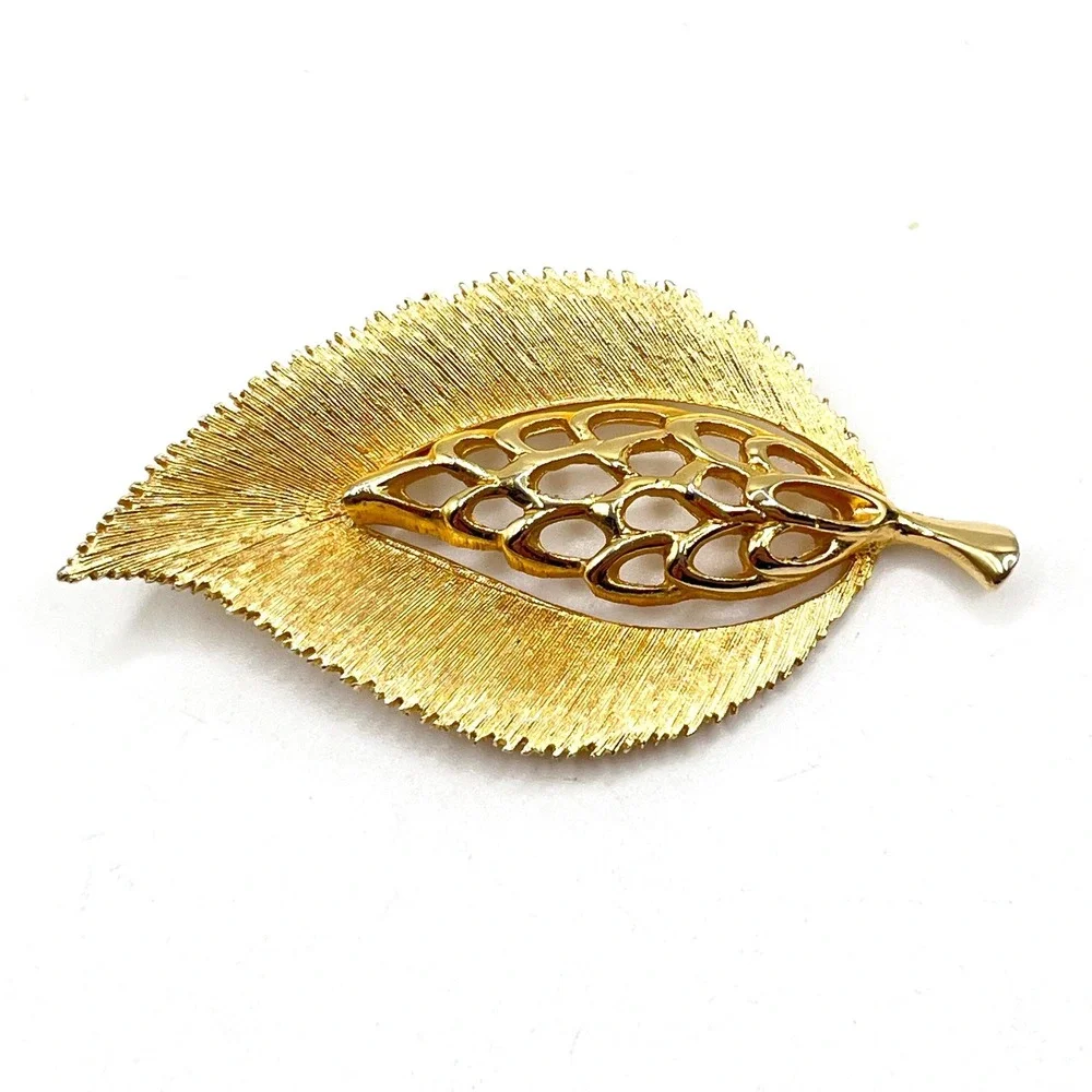Vintage JJ Jonette Jewelry Gold Tone Textured Leaf Brooch w/ Open Metal Work